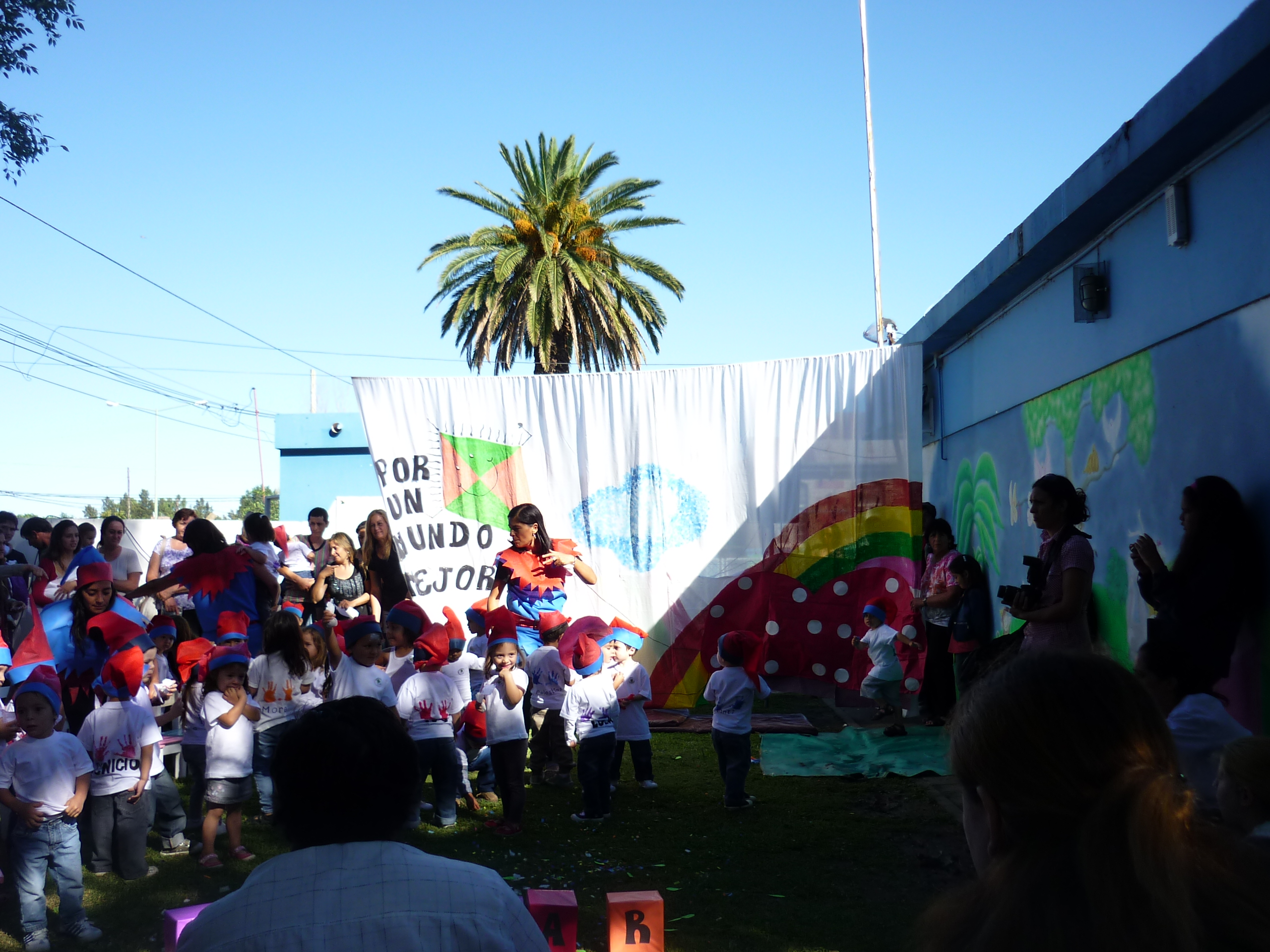 fotos/2012-12-25 - Acto egresados jardin maternal/P1030077.JPG